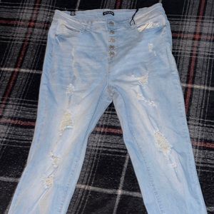 These are light blue jeans from the brand “Elite Jeans”.